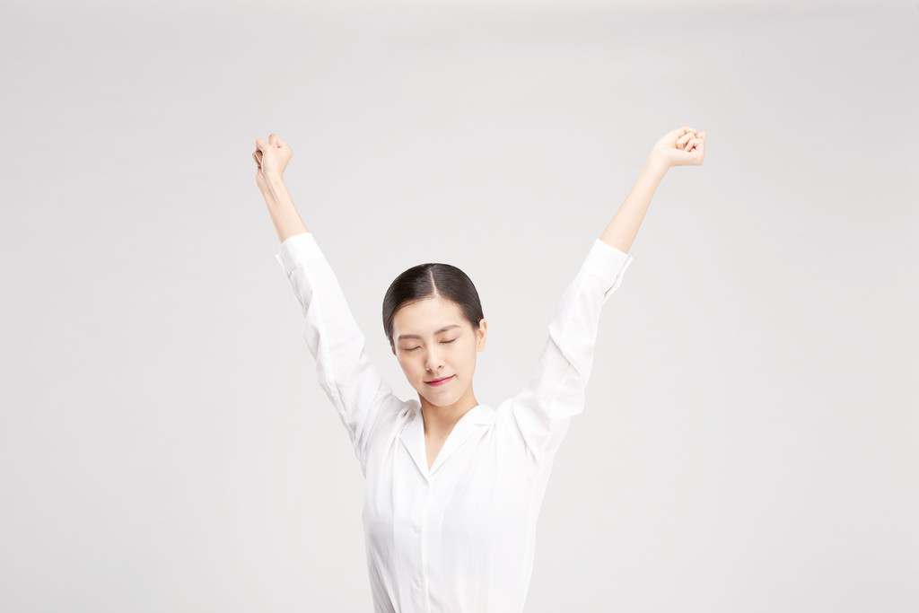商务职业女性伸懒腰背景图片
