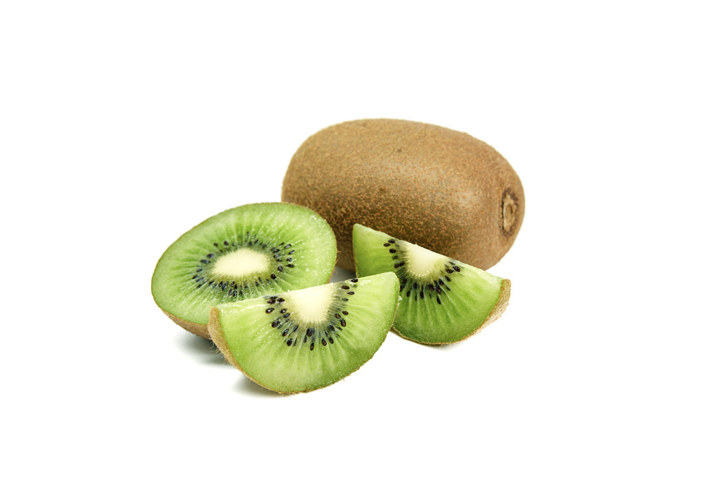 白底极简清新猕猴桃背景图片