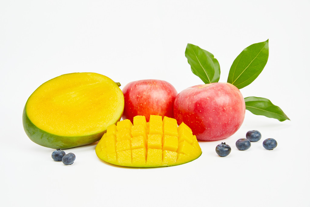 白底果蔬堆放背景图片