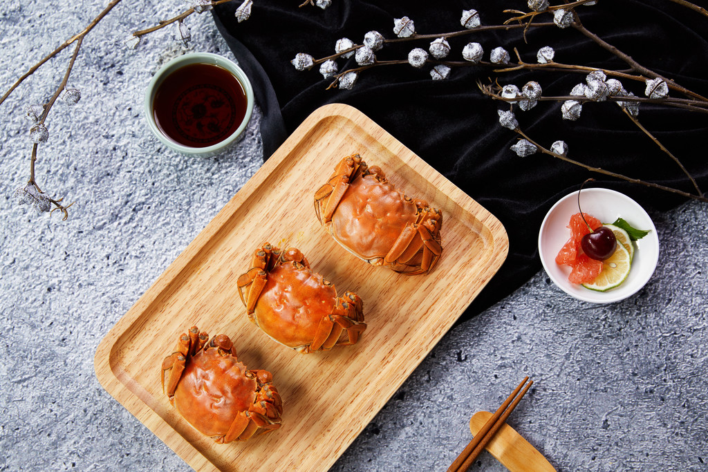 肥美大闸蟹美食背景图片