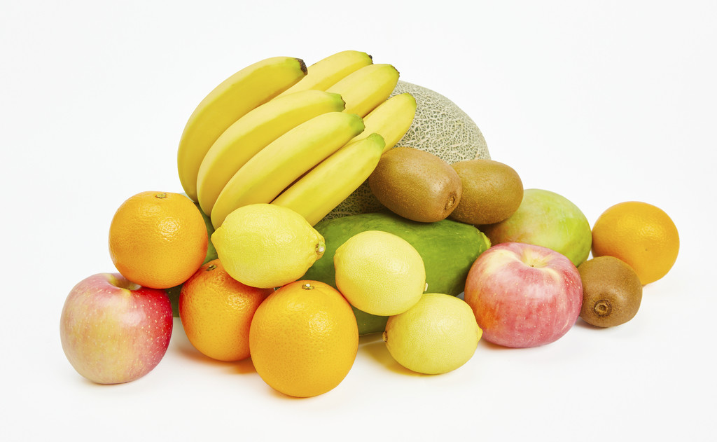 白底果蔬堆放背景图片