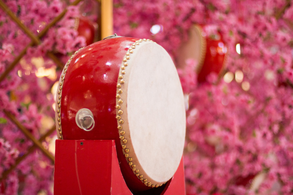 红色新年年货节鼓背景图片