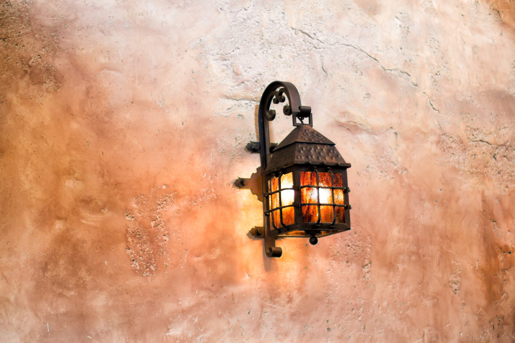 暗黄色复古怀旧装饰灯背景图片