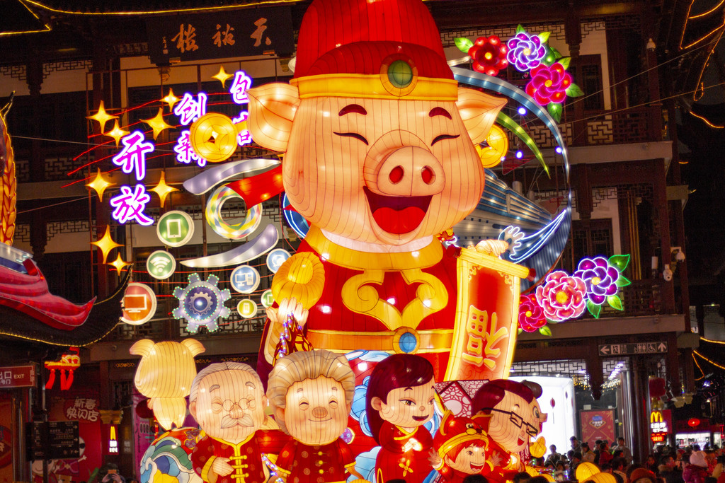 夜晚新年元宵节庙会张灯结彩背景图片