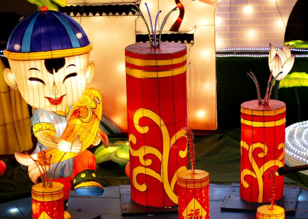 夜晚新年庙会张灯结彩背景图片