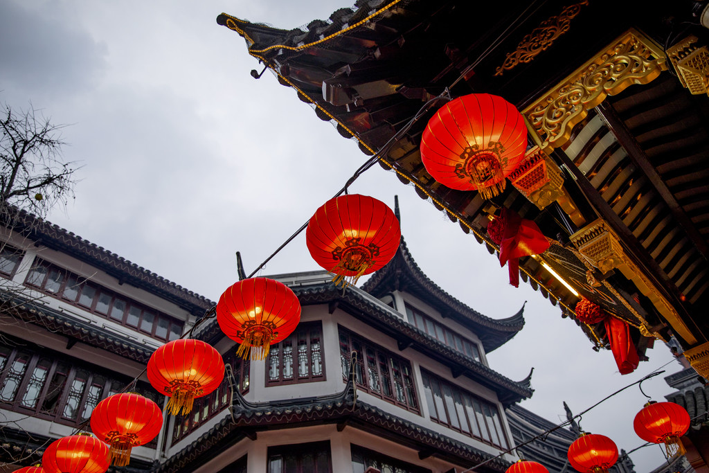 2019新年红灯笼高高挂背景图片