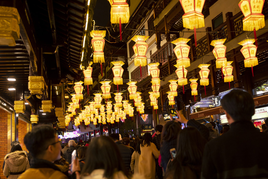 2019新年逛庙会彩灯节背景图片