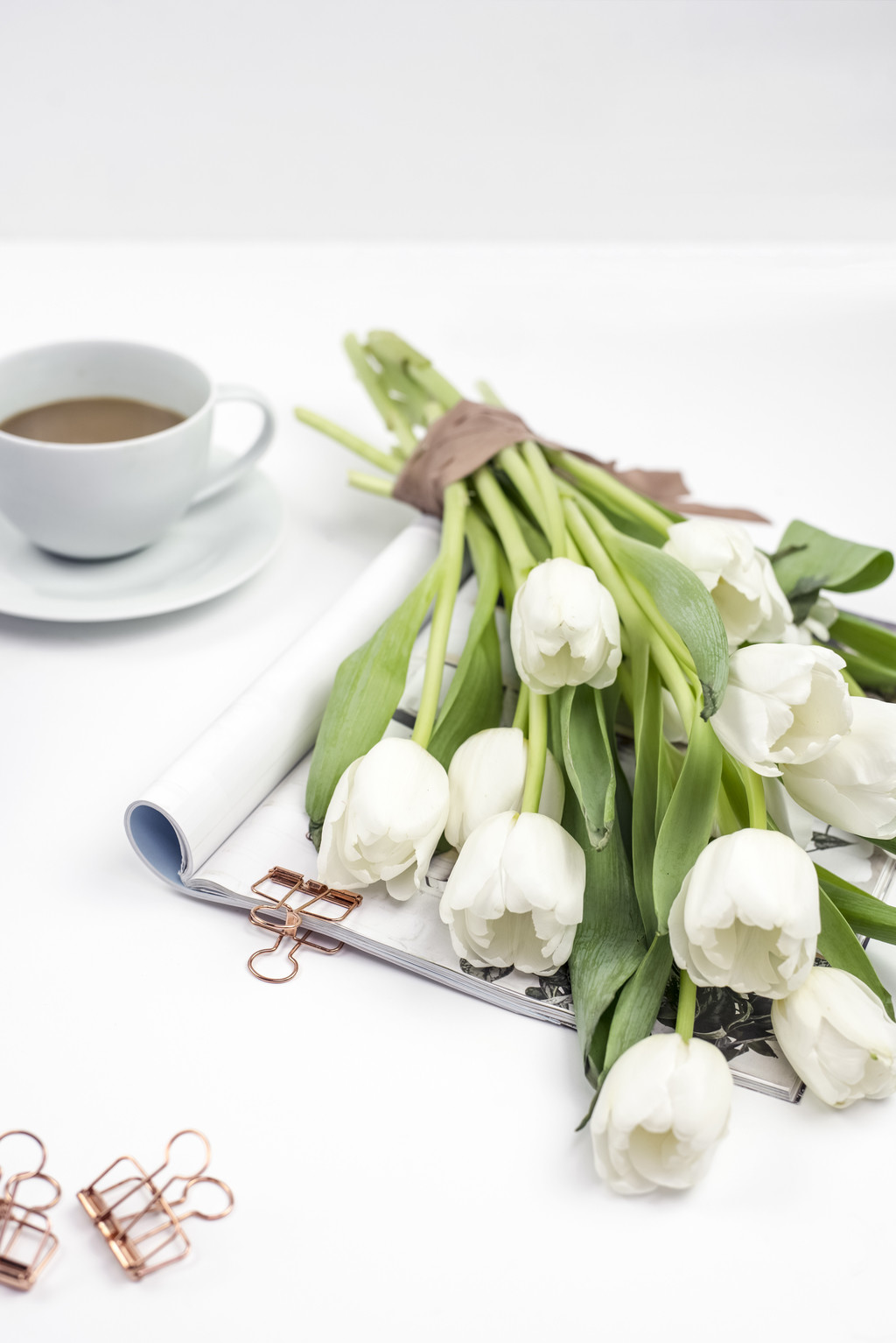 简约小清新郁金香花卉装饰图片背景