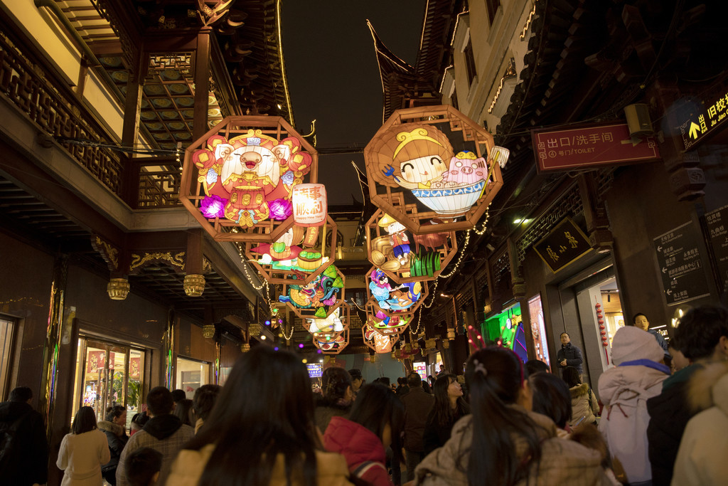 2019新年逛庙会彩灯节背景图片