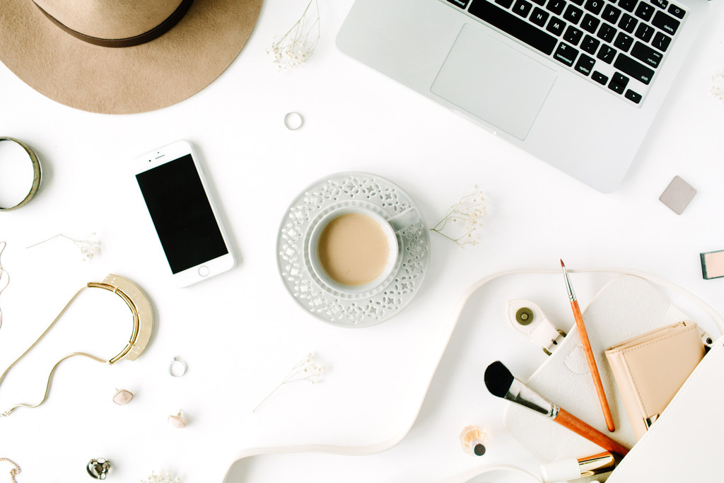 简约淡雅小清新女性时尚新媒体图片