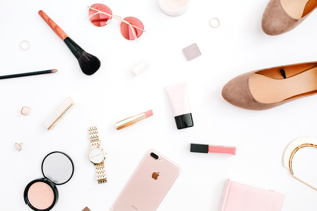 简约淡雅小清新女性时尚新媒体图片