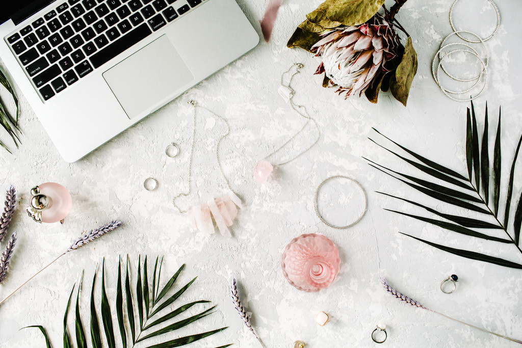 简约淡雅小清新女性时尚新媒体图片