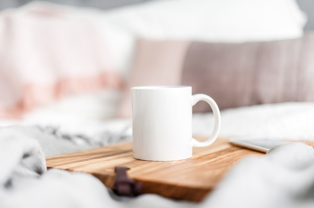 极简淡雅粉色系女性饰品背景图片