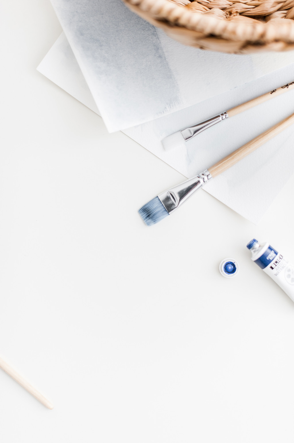 简约创意感水彩颜料画笔背景图片