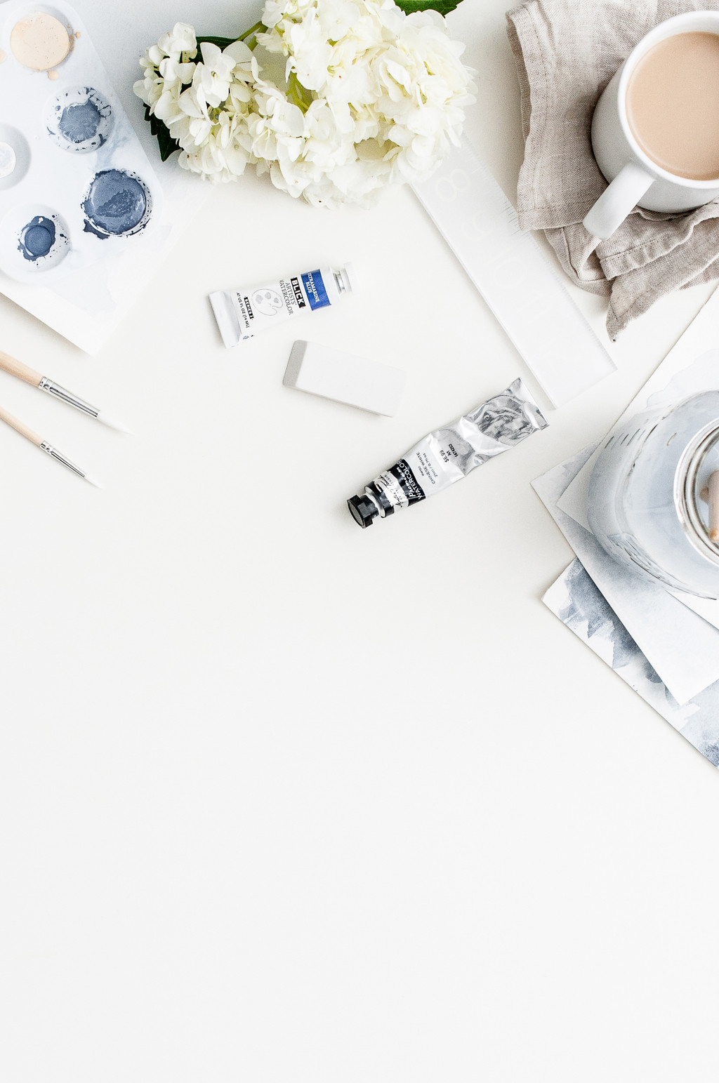 简约创意感水彩颜料画笔背景图片