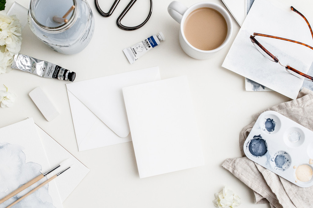 简约创意感水彩颜料画笔背景图片