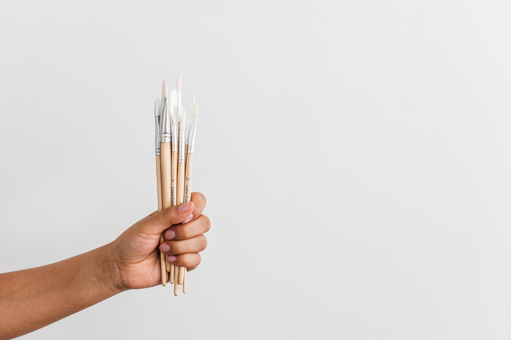 简约创意感水彩颜料画笔背景图片