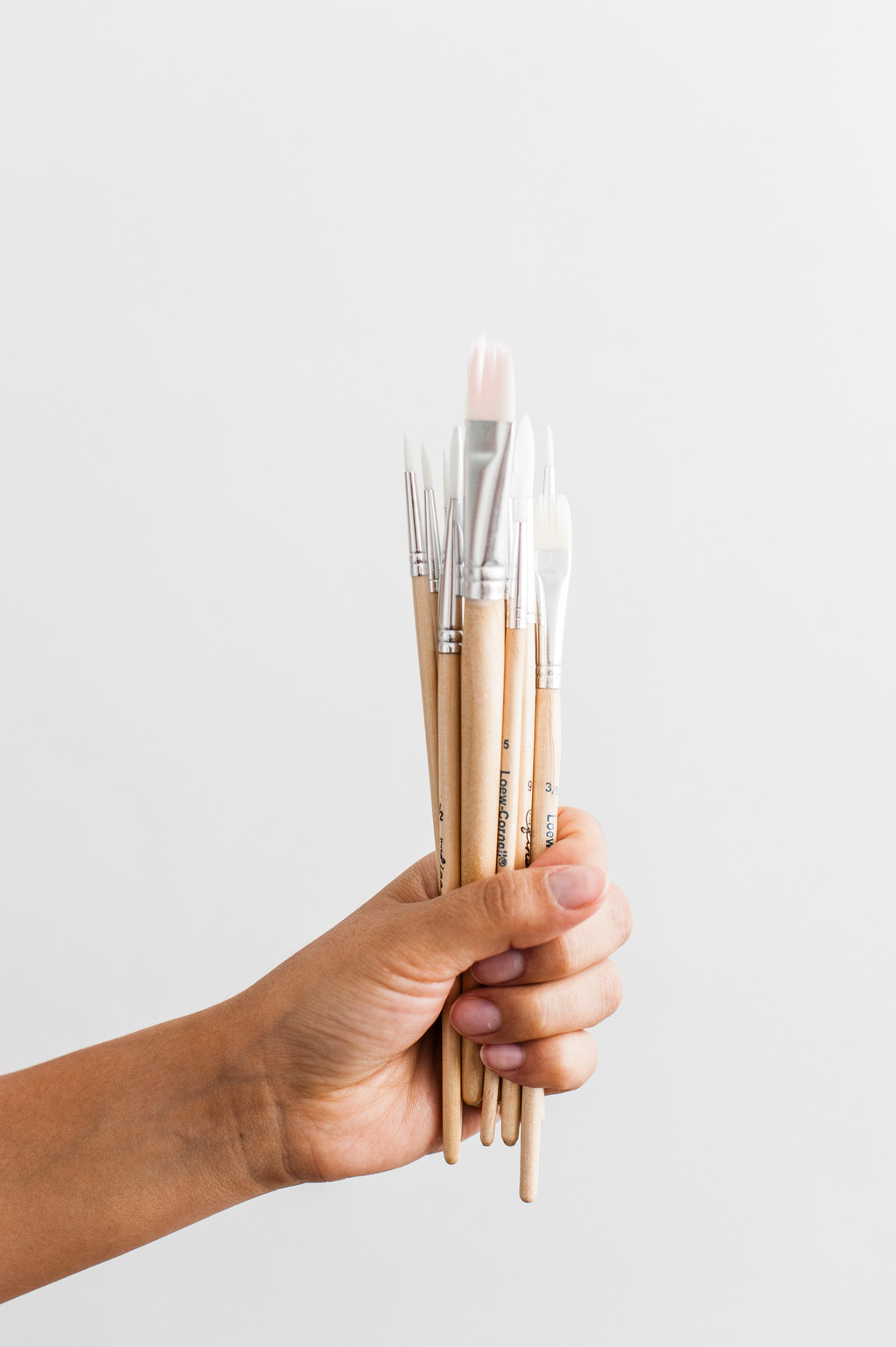 简约创意感水彩颜料画笔背景图片