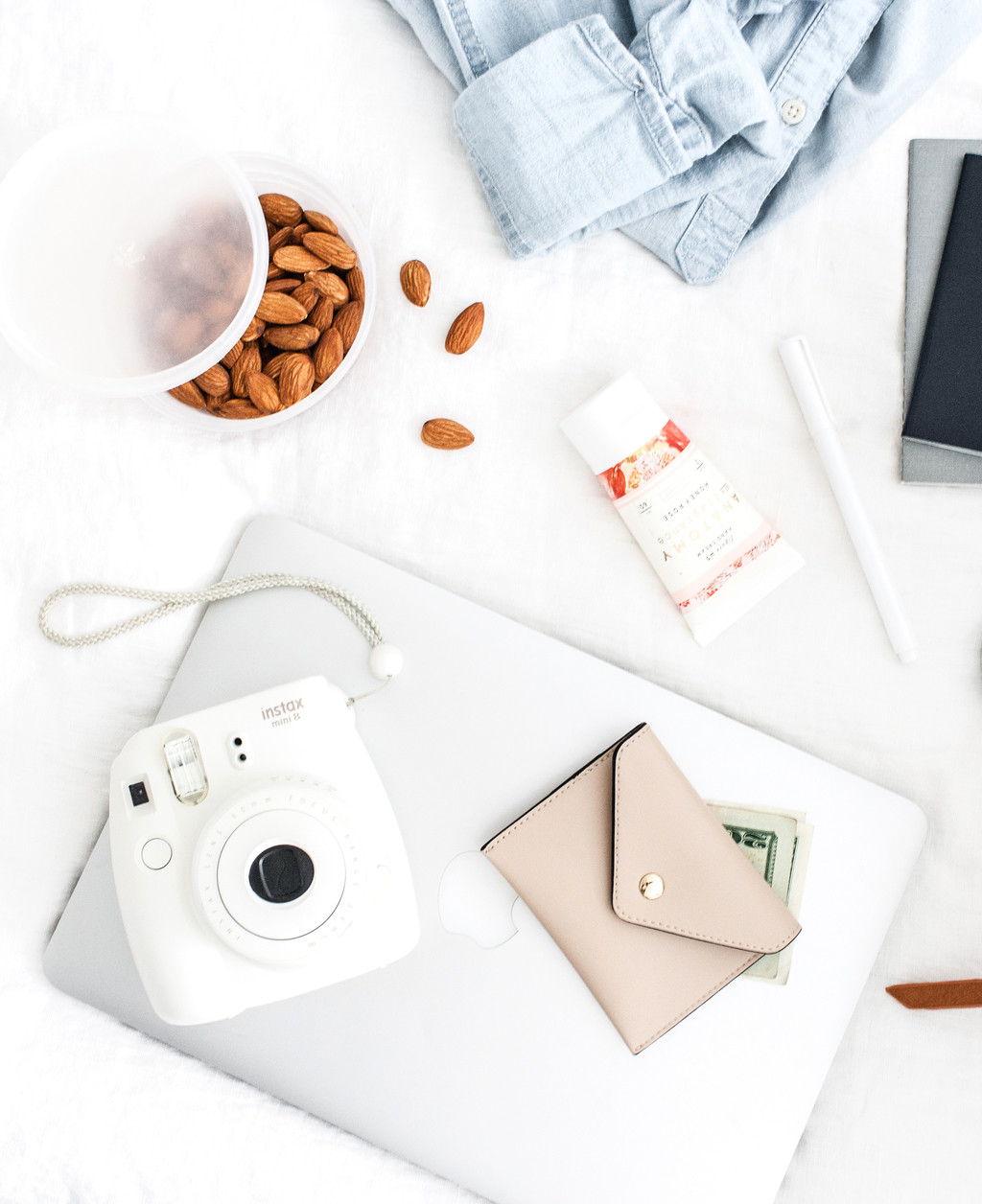 极简素雅背景图片