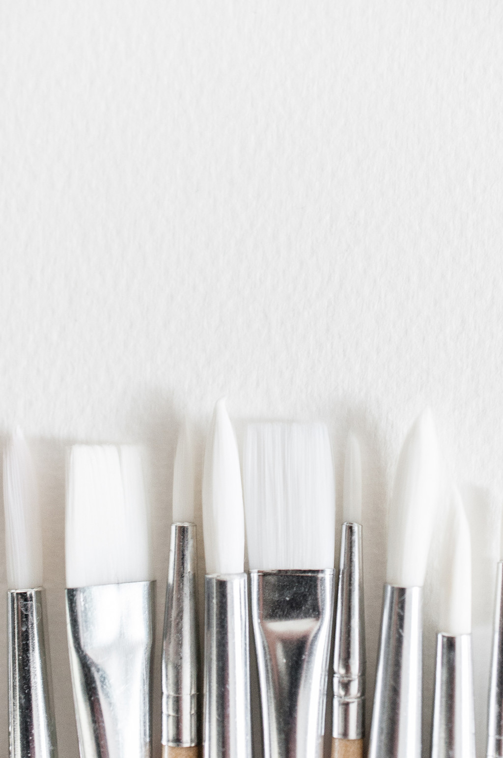 简约创意感水彩颜料画笔背景图片