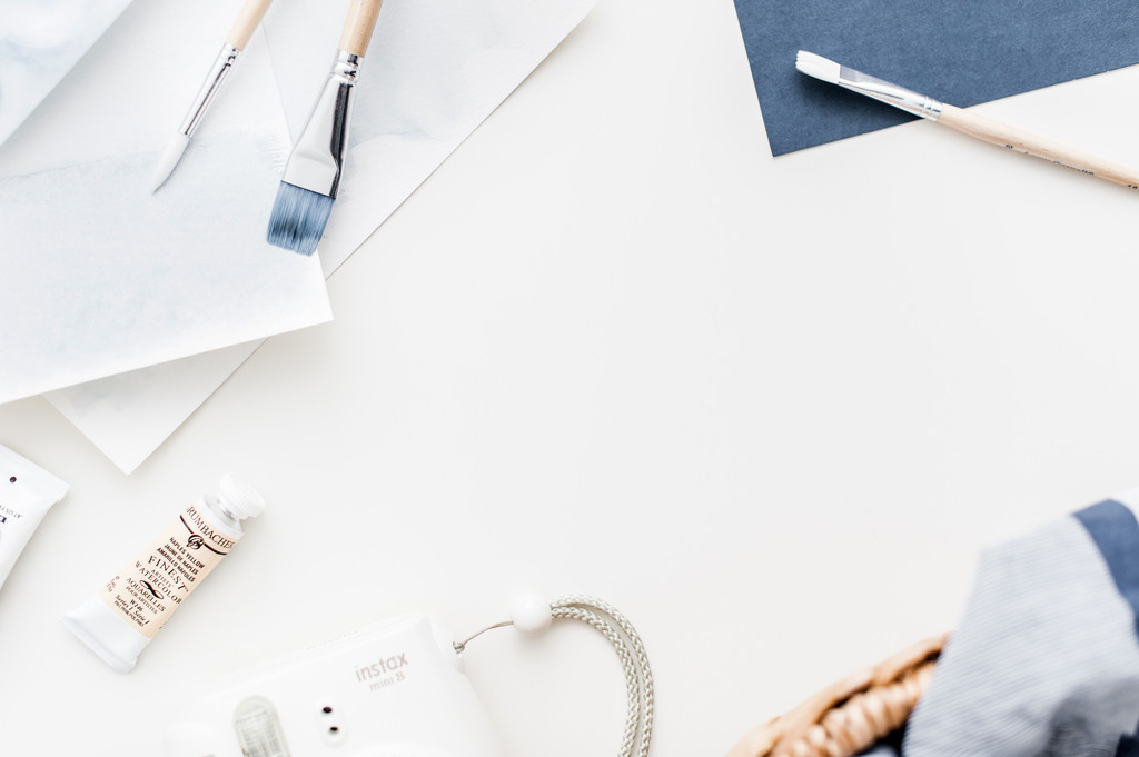 简约创意感水彩颜料画笔背景图片