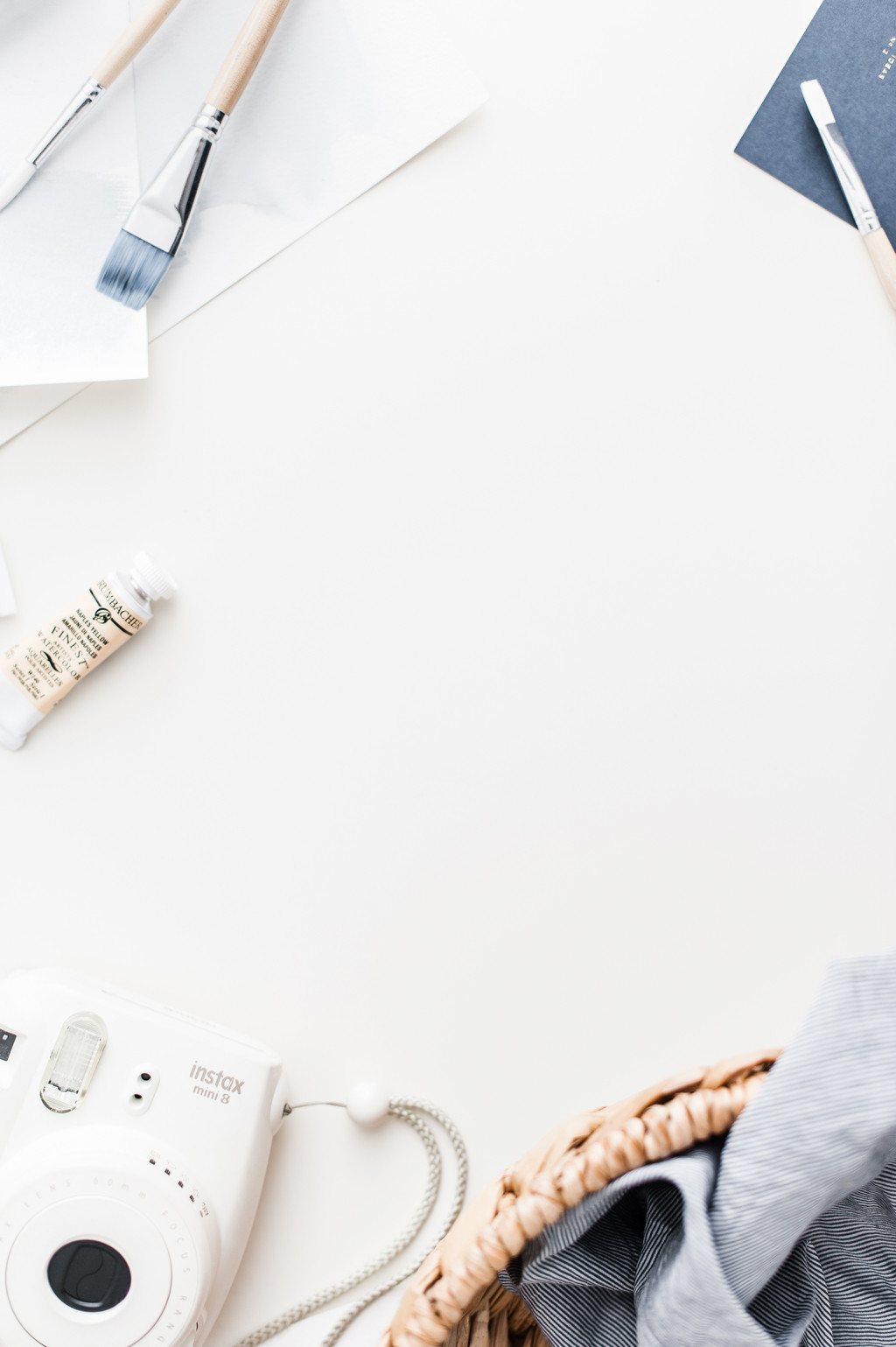 简约创意感水彩颜料画笔背景图片