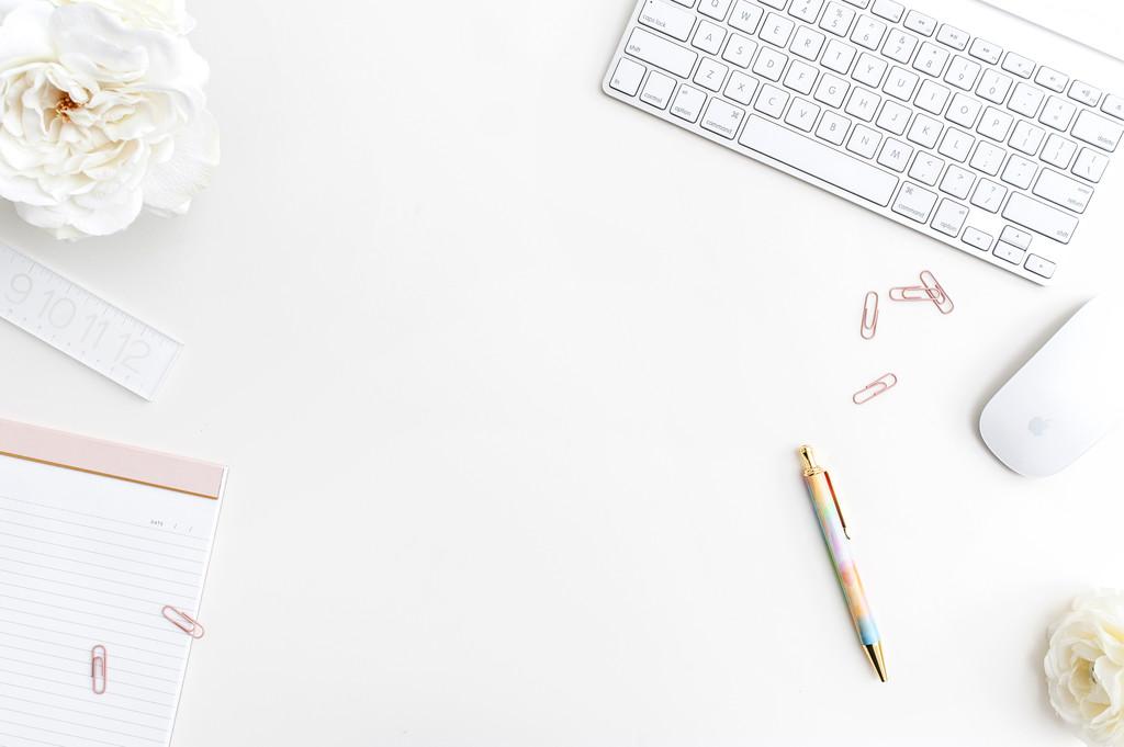 极简彩色铅笔文具背景图片