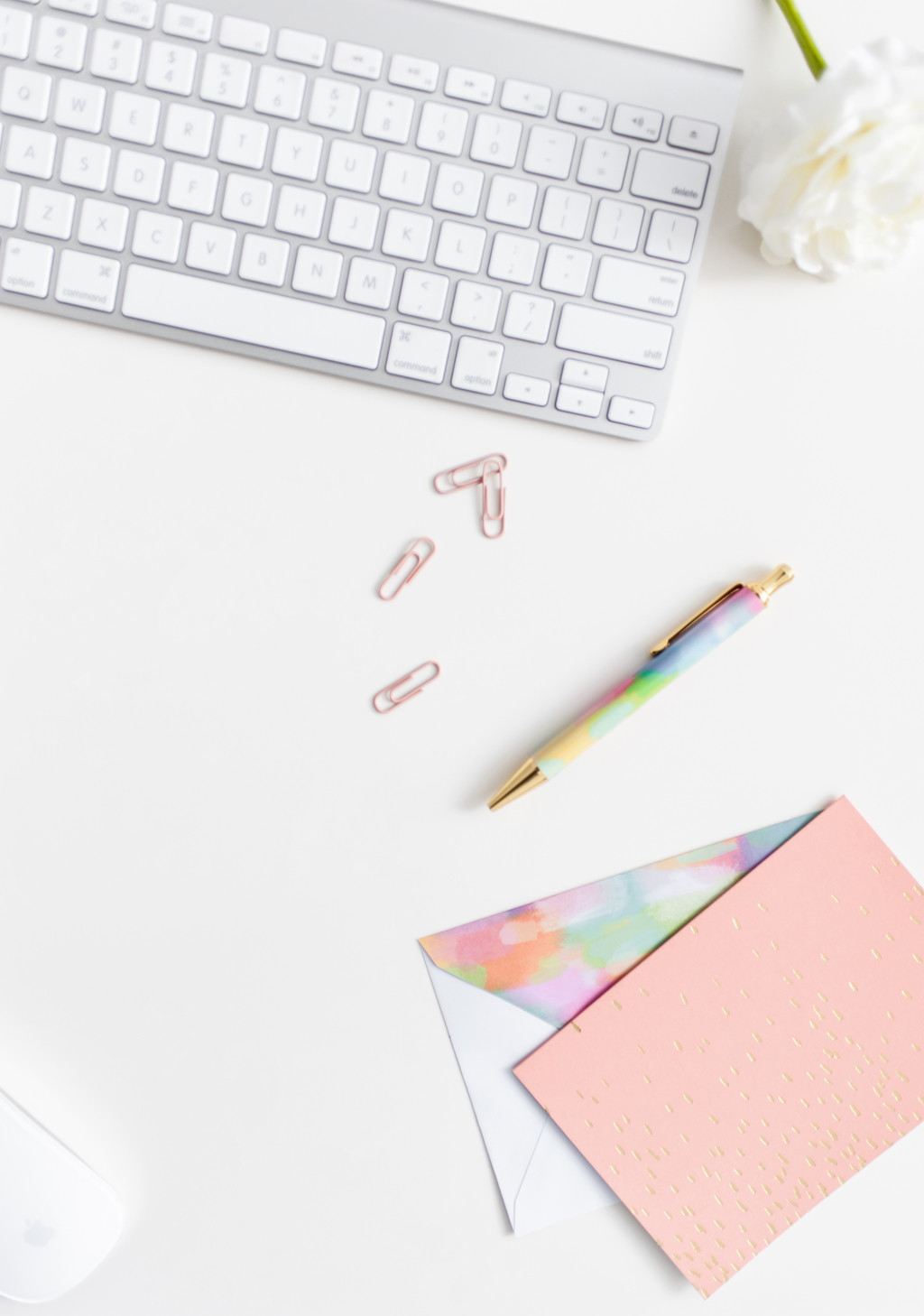 极简彩色铅笔文具背景图片