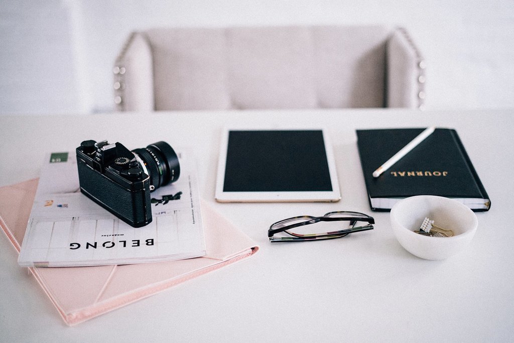 简约个性化办公桌工作台图片