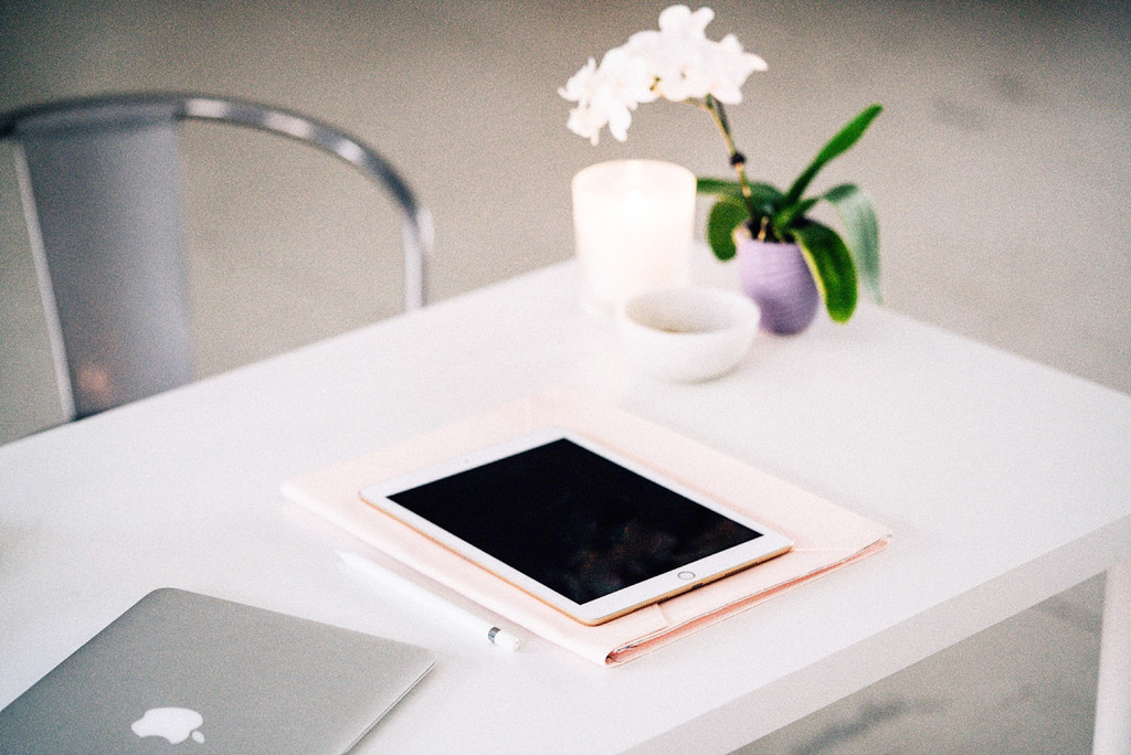 简约个性化办公桌工作台图片