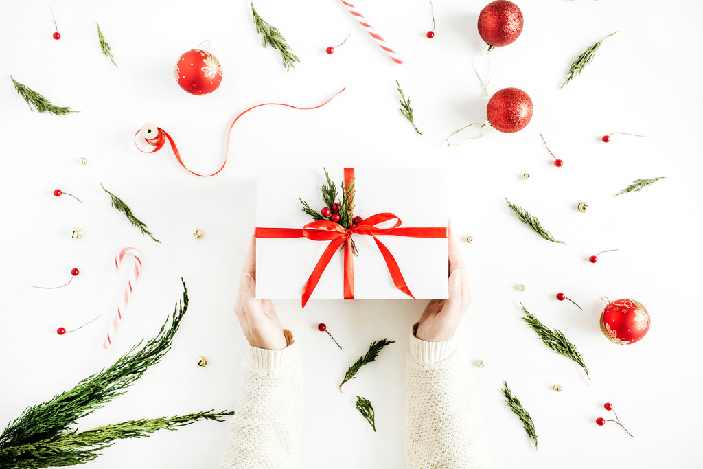 创意极简圣诞节主题装饰物品背景图片