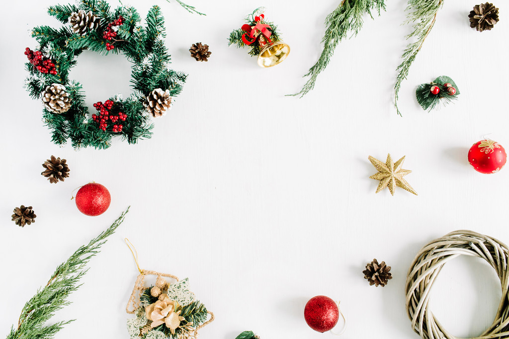 创意极简圣诞节主题装饰物品背景图片