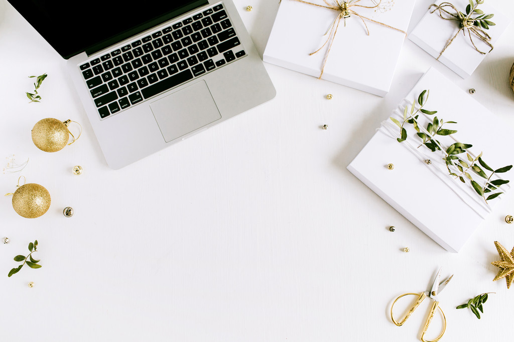 创意极简圣诞节主题装饰物品背景图片