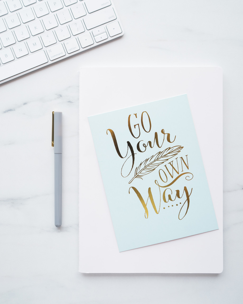 创意简约大理石纹理桌面工作台图片