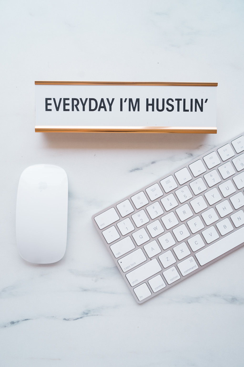 创意简约大理石纹理桌面工作台图片