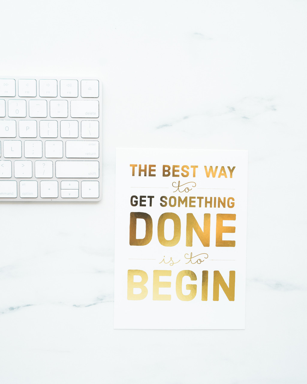 创意简约大理石纹理桌面工作台图片