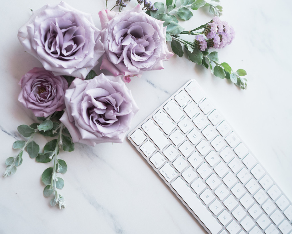 创意简约大理石纹理桌面工作台图片