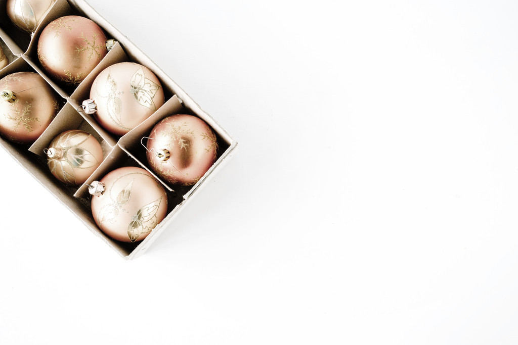 极简素雅温馨白色背景图片