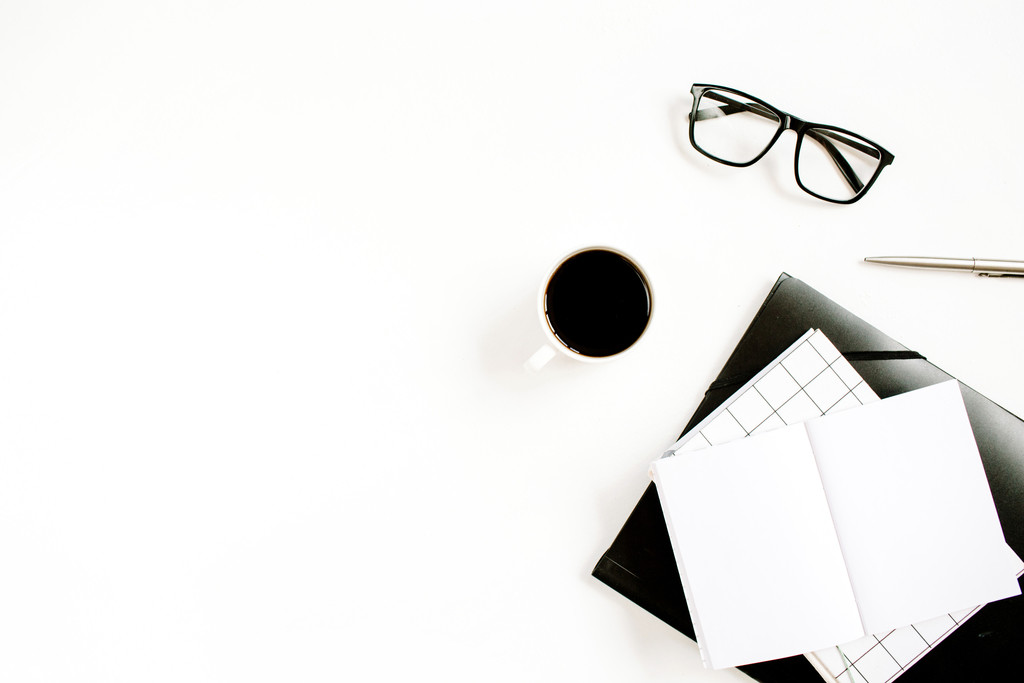 纳维亚极简主义女性装饰物品图片