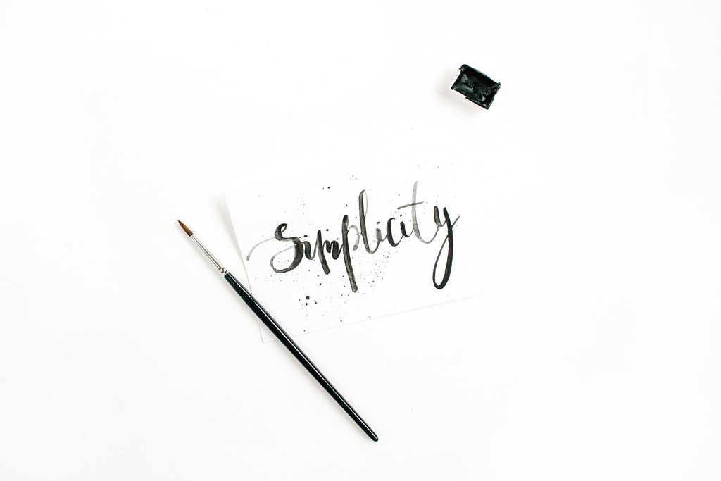 纳维亚极简主义女性装饰物品图片