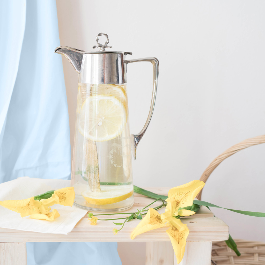 简约艺术感蓝色花卉图片