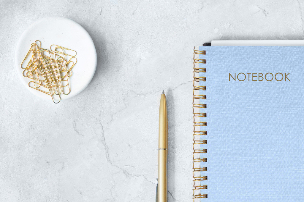 简约艺术感蓝色花卉图片