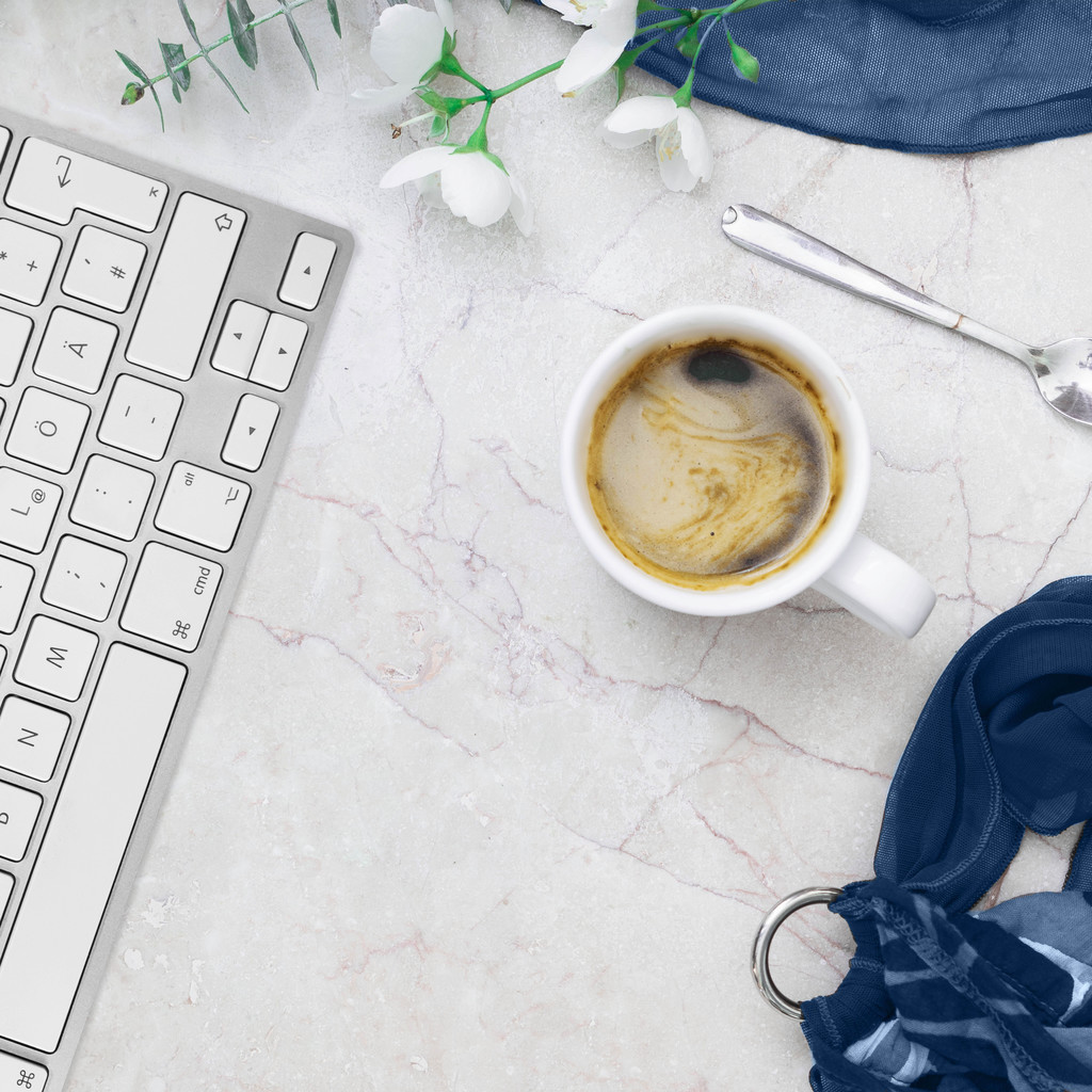 简约艺术感蓝色花卉图片