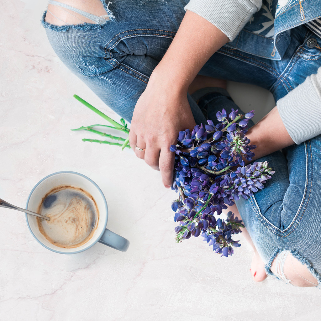简约艺术感蓝色花卉图片