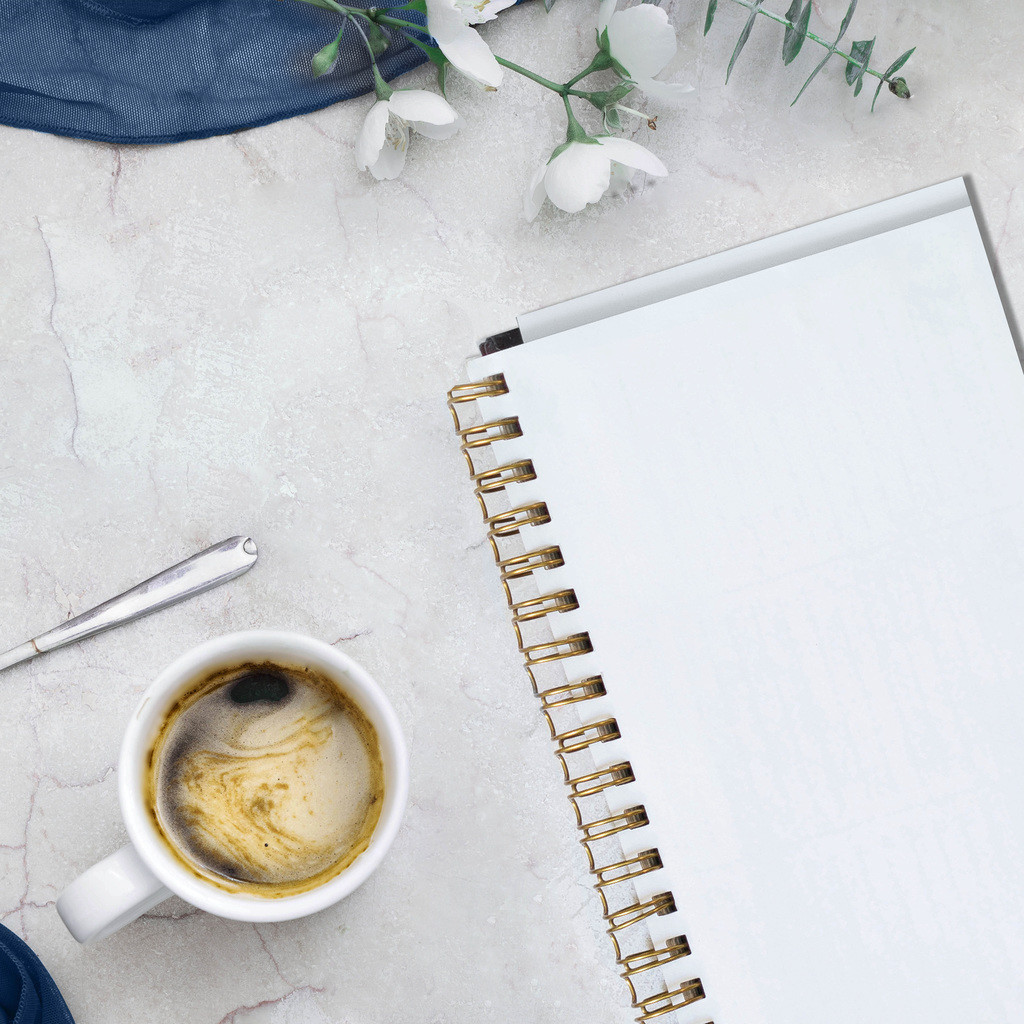 简约艺术感蓝色花卉图片