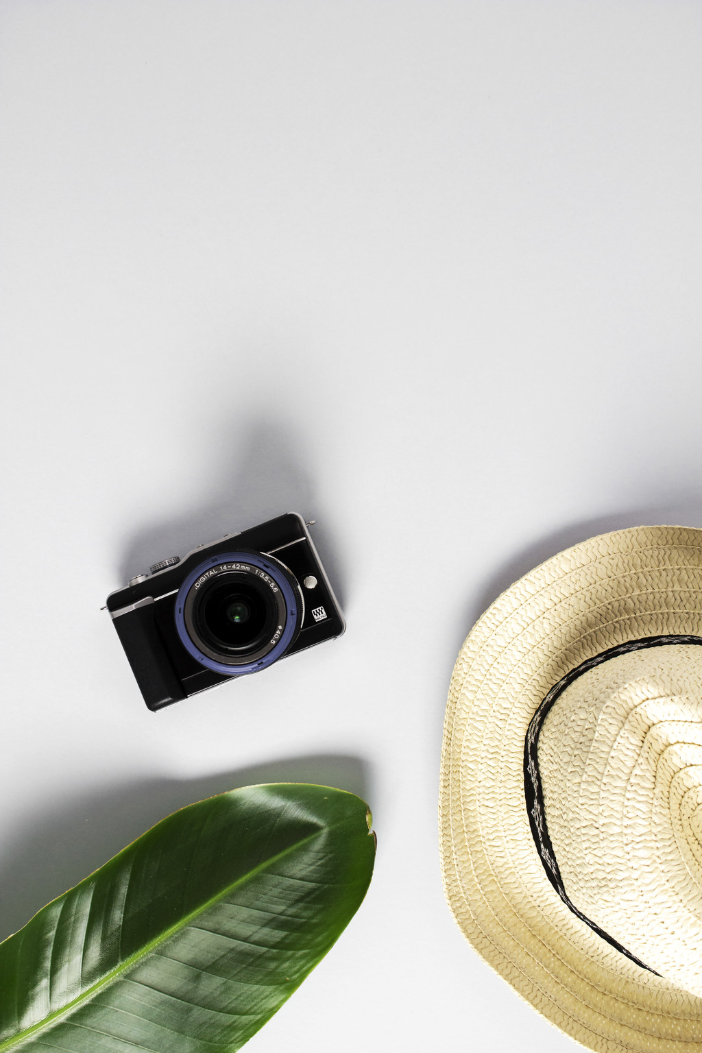 粉色系简约手机文具饰品摆放图片