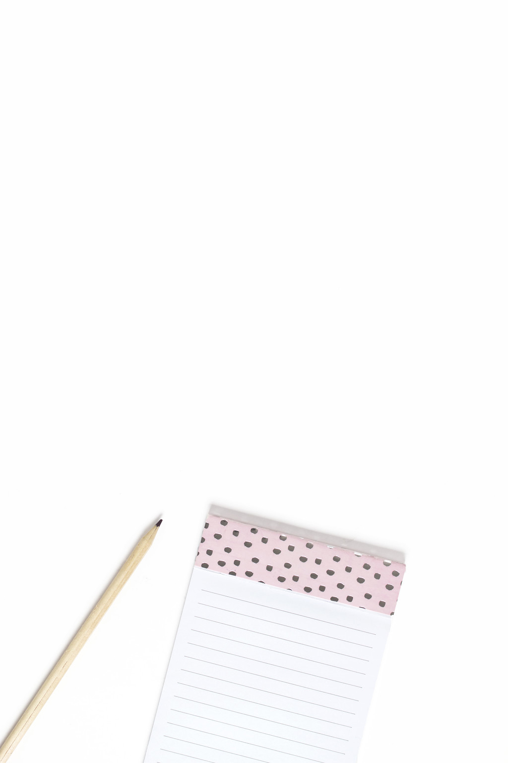 粉色系简约手机文具饰品摆放图片