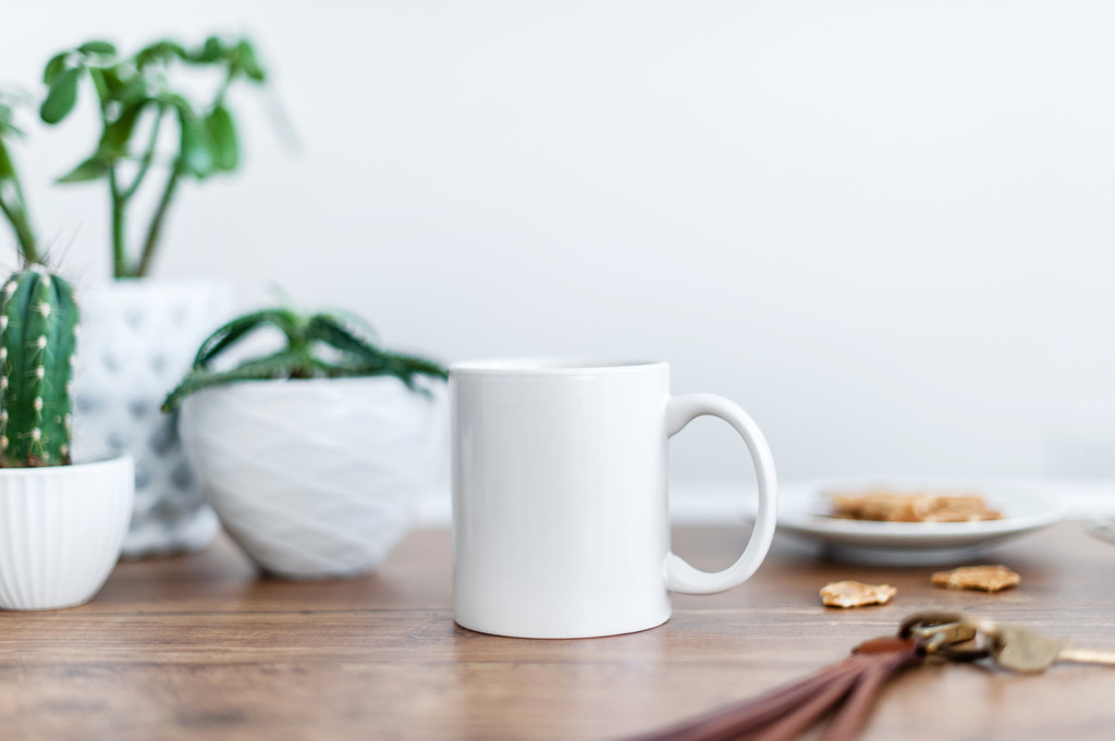 创意简约摄影师相机宝丽来木纹桌面图片