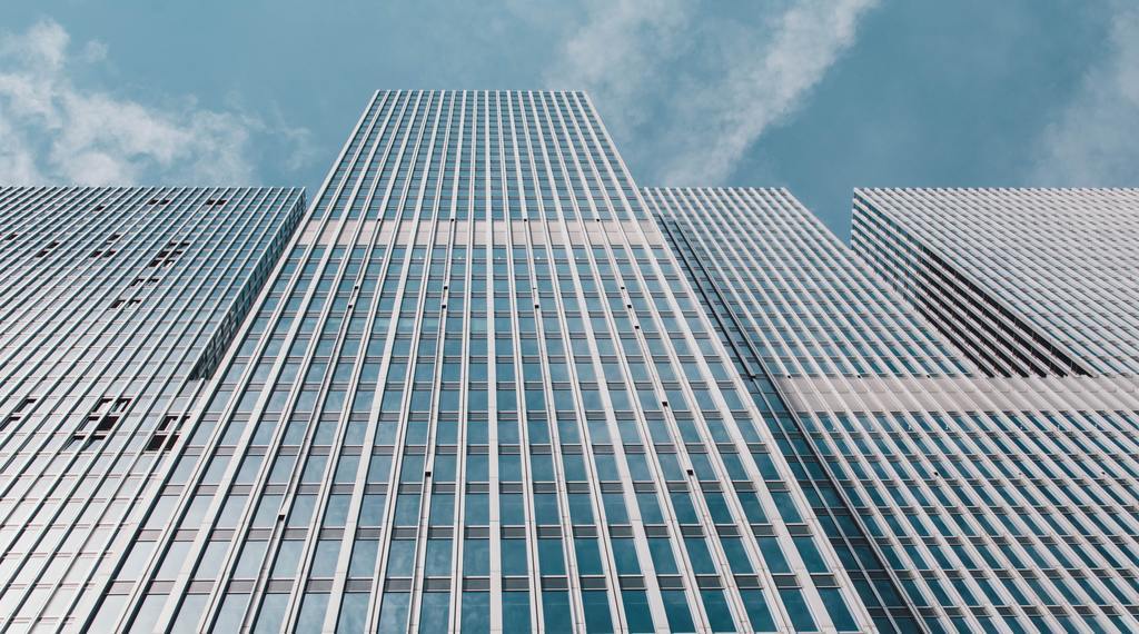 商务经济旋转楼梯背景图片