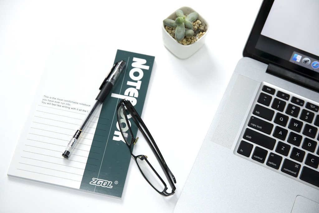 商务互联网办公桌笔记本背景图片